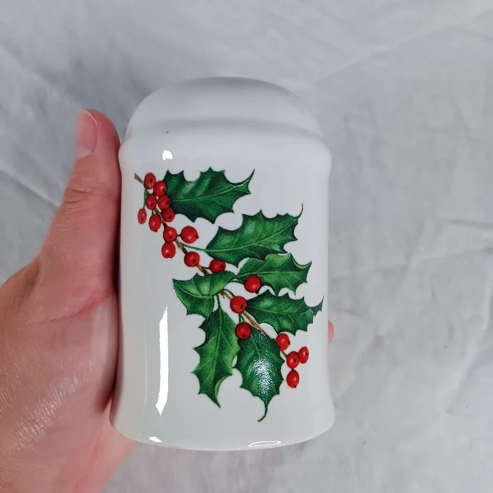 Hallmark Christmas Salt Pepper Shakers Holly Berries White Ceramic Holiday Decor